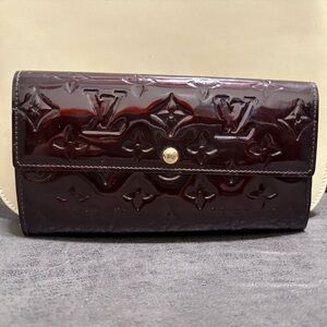LV Vernis Patent Leather Amarante Sarah Wallet